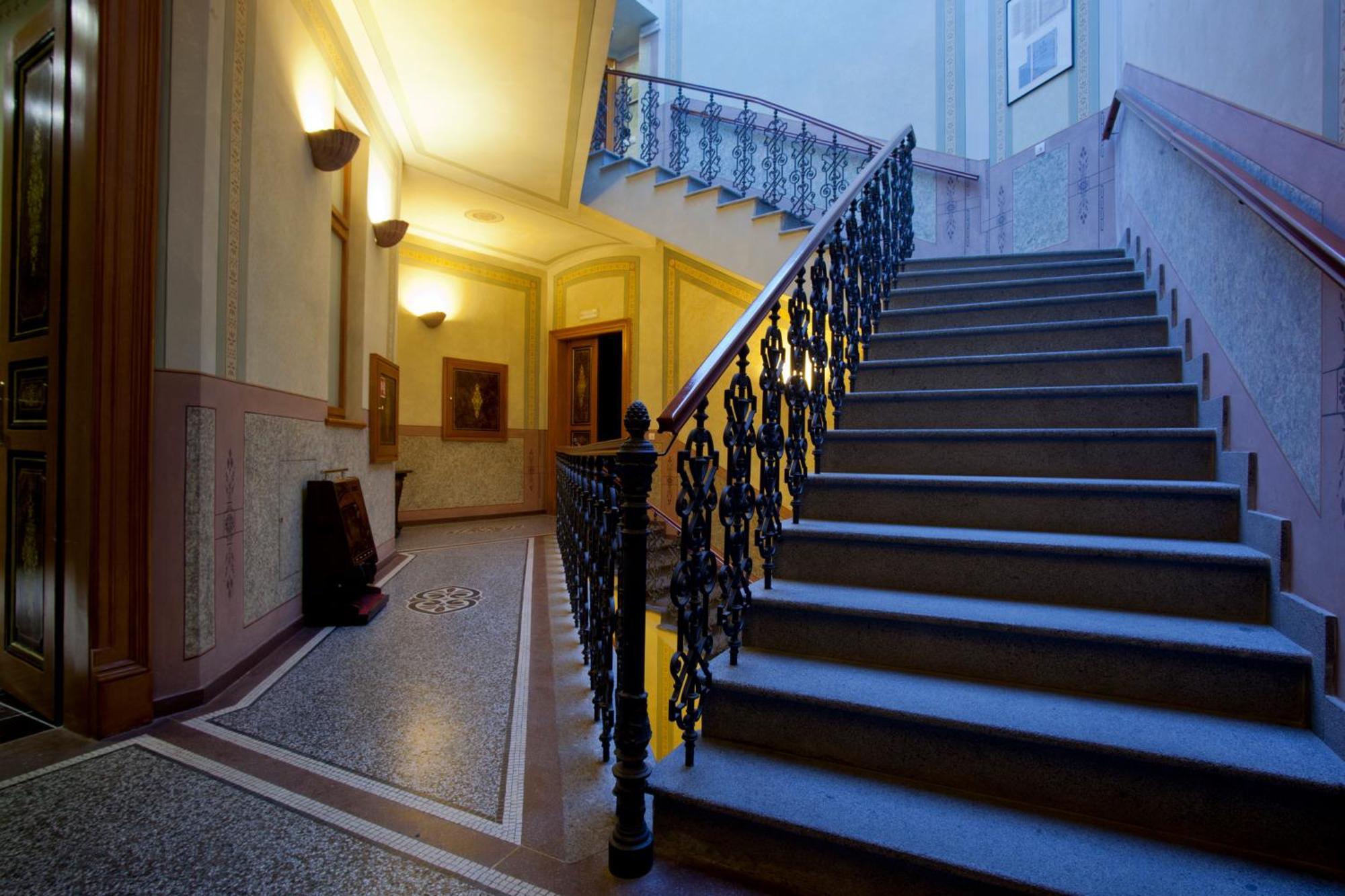 Deminka Palace — Photos 1